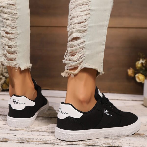 Ladies casual shoes