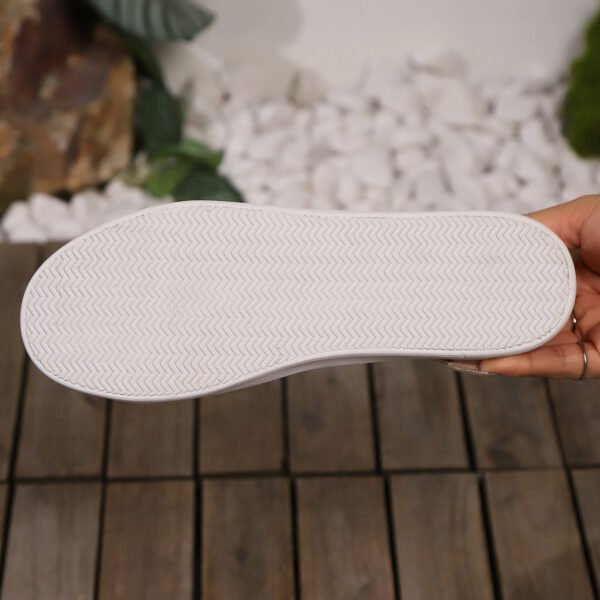 Ladies casual shoes